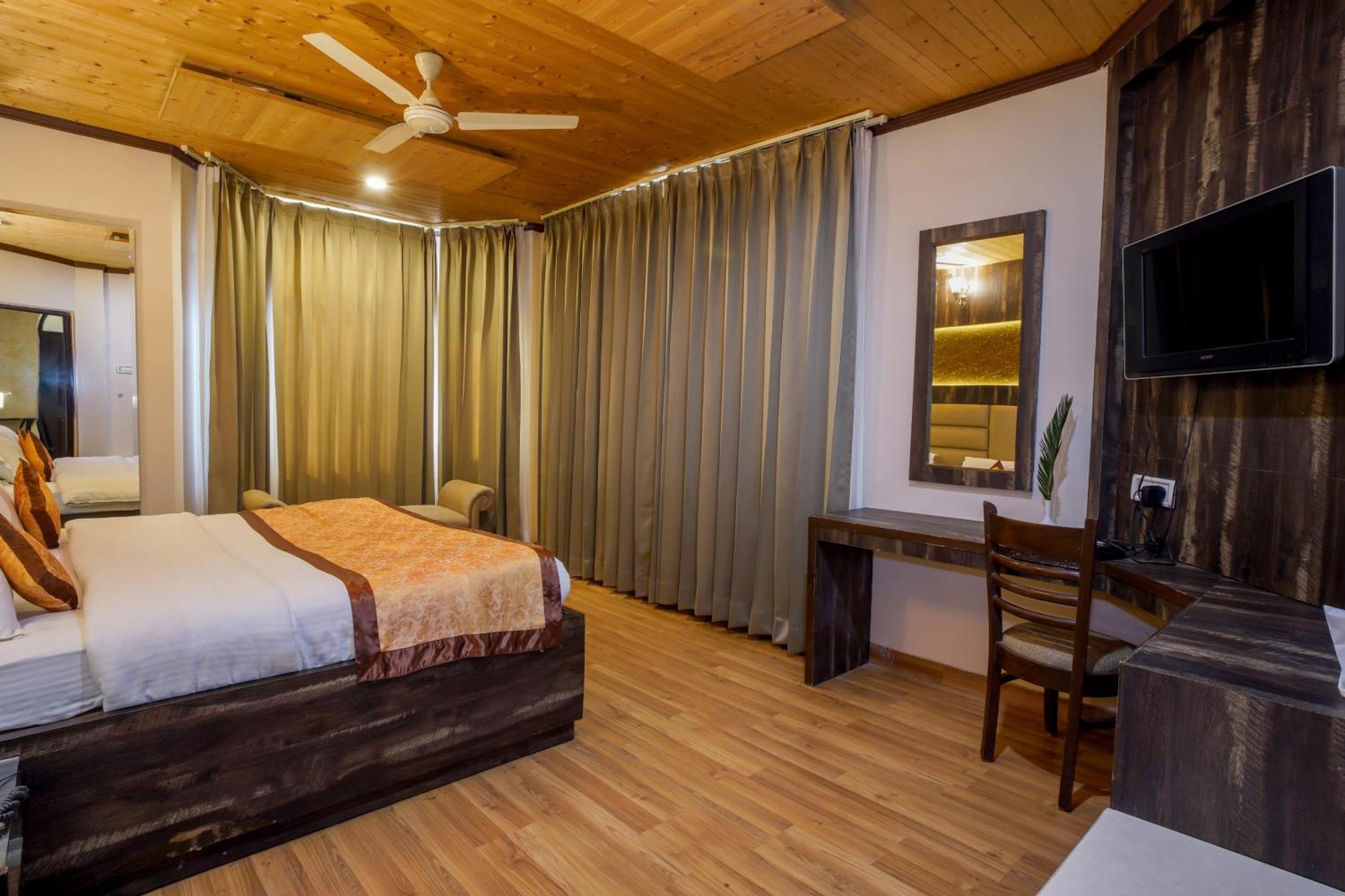 Vilasa Lall Ji Resort Dalhousie Bagian luar foto