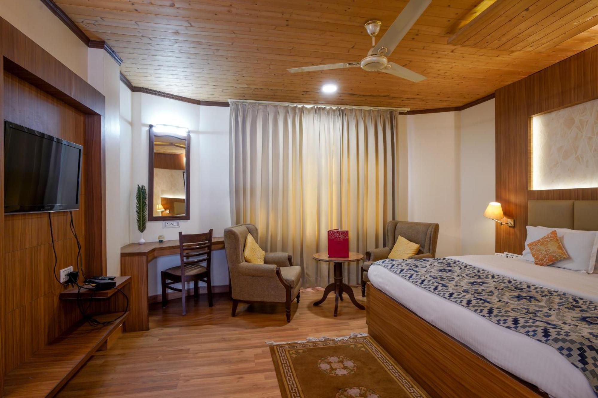 Vilasa Lall Ji Resort Dalhousie Bagian luar foto