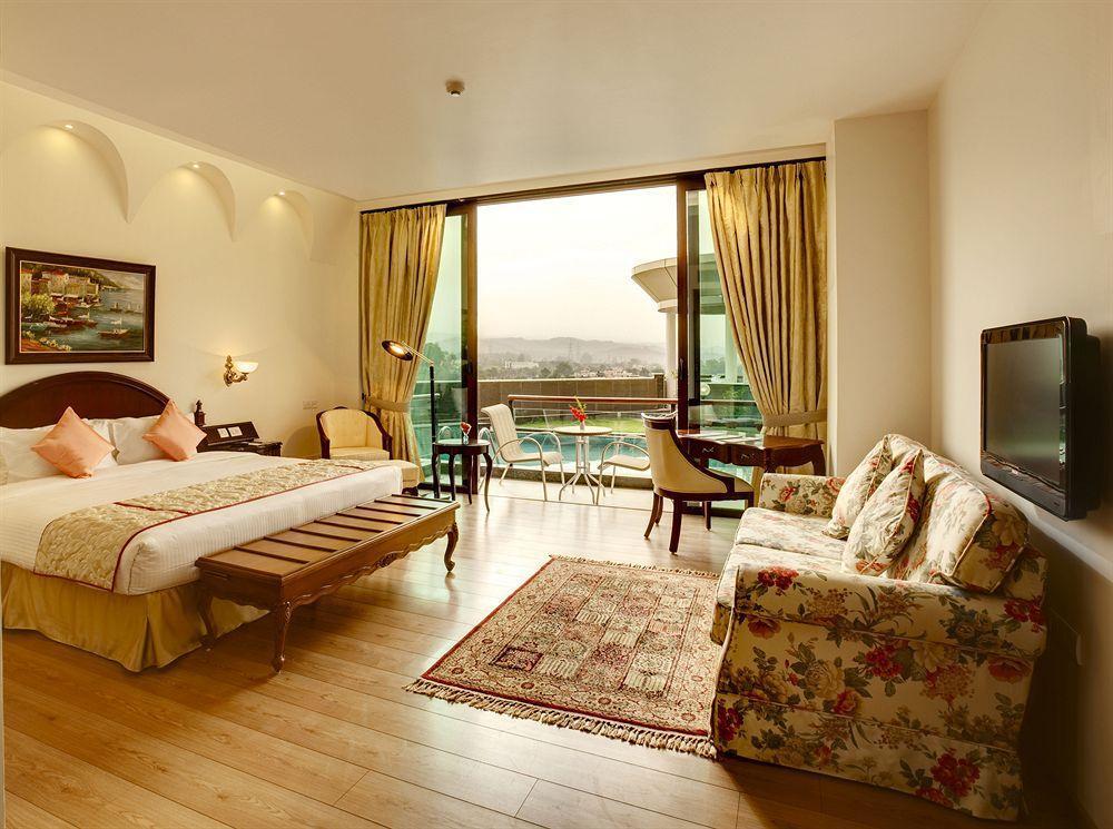Vilasa Lall Ji Resort Dalhousie Bagian luar foto